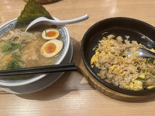 丸源ラーメンの肉そばとチャーハン