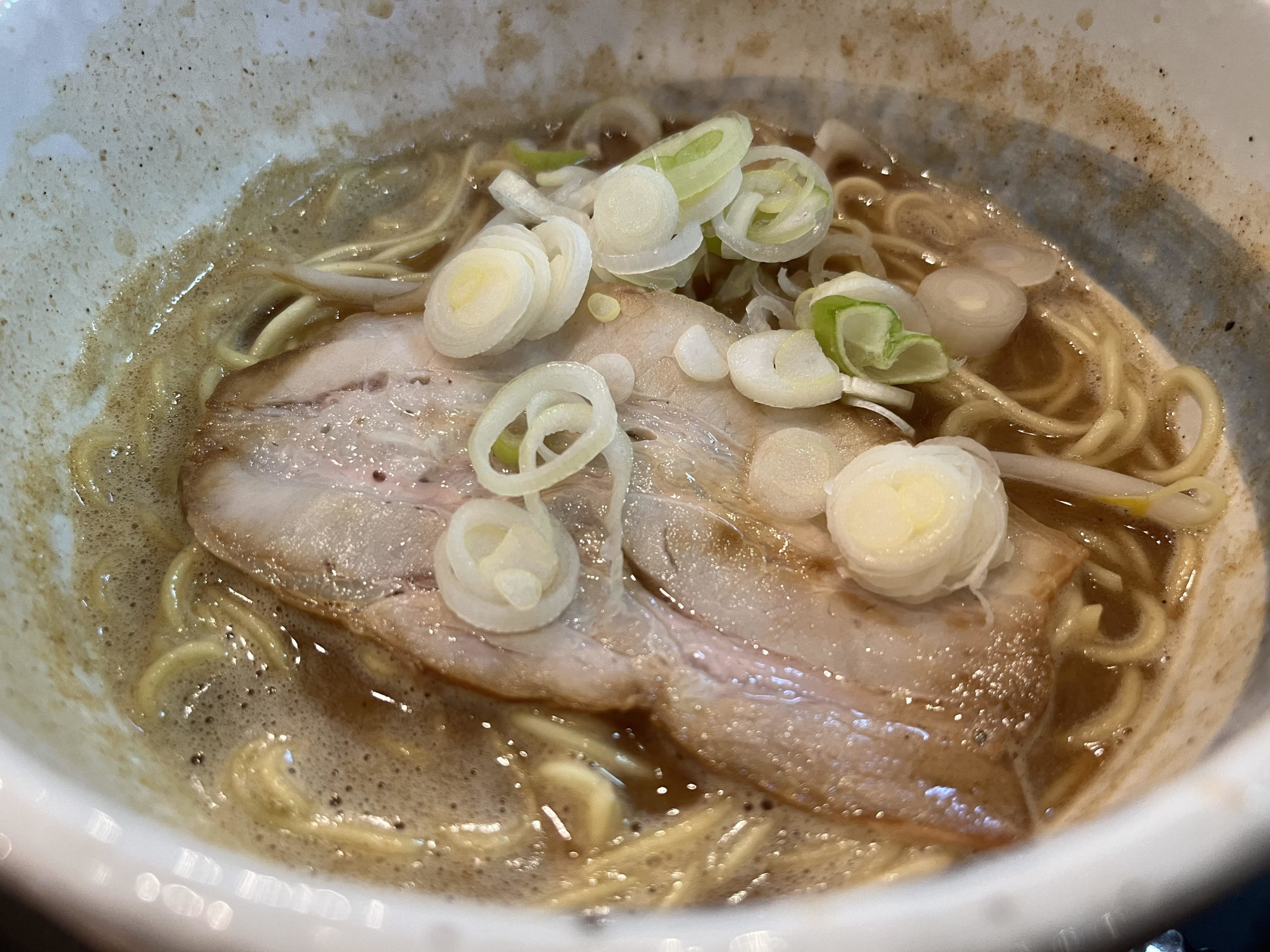 夢屋台の和風系ラーメン。たっぷり乗ったかつお節が食欲をそそる香り高い一杯
